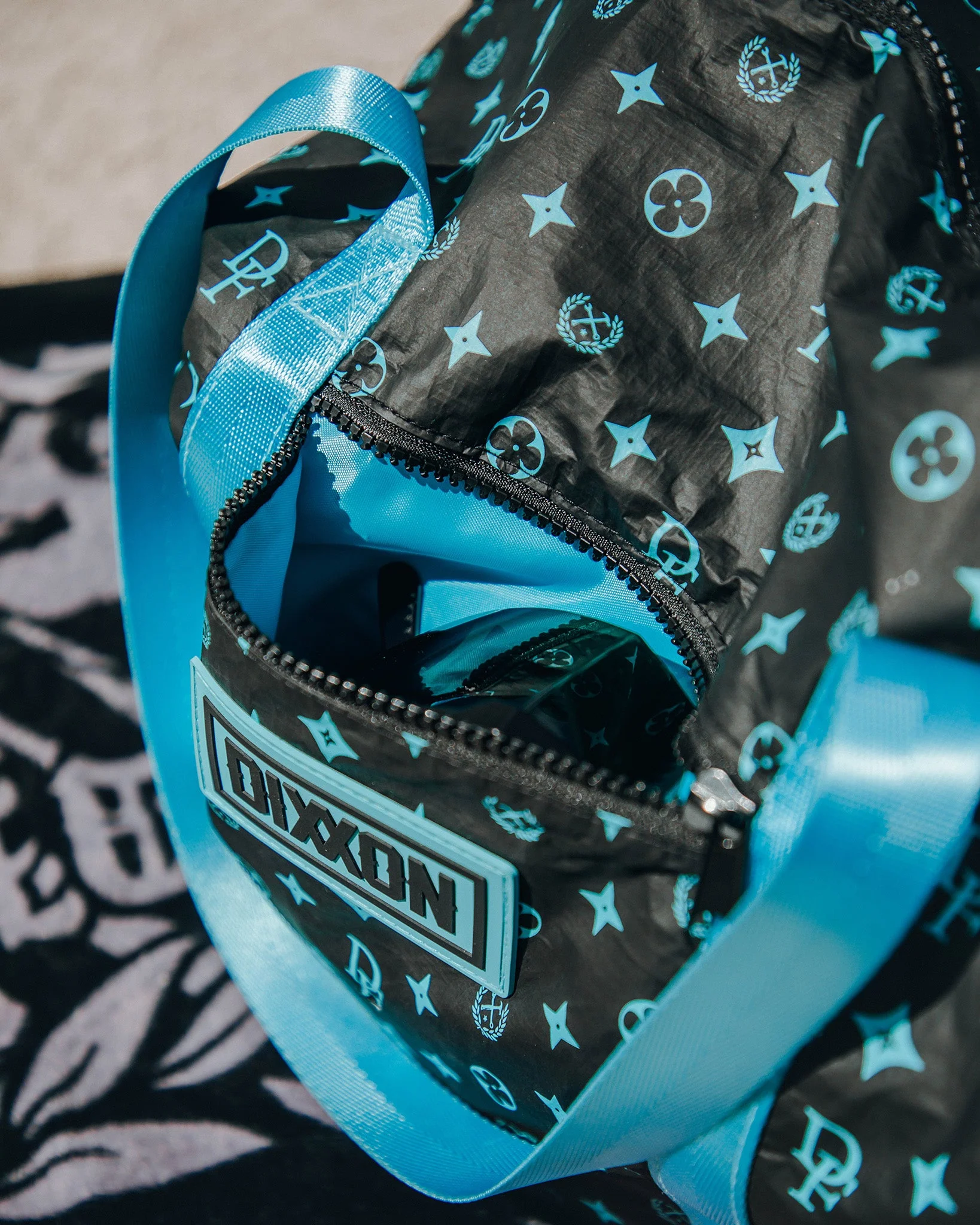 Bougie Zipper Tote Beach Bag - Image 3